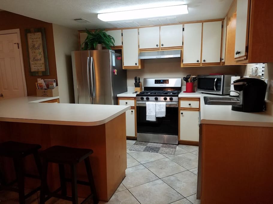 Kitchen Fully stocked with all your cooking needs!