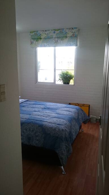 Habitación con juego de sábanas incluido