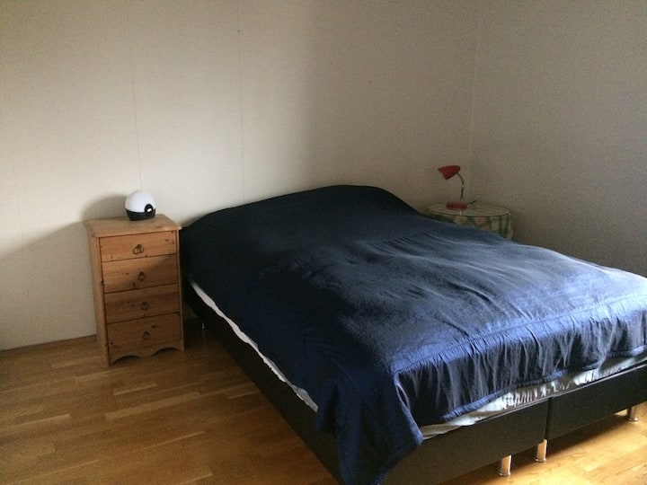 Dormitorio con armario