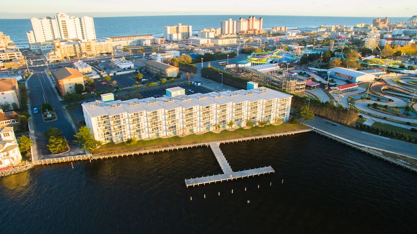 3 Bedroom Bayfront Condo - 4 Blocks to the Beach!