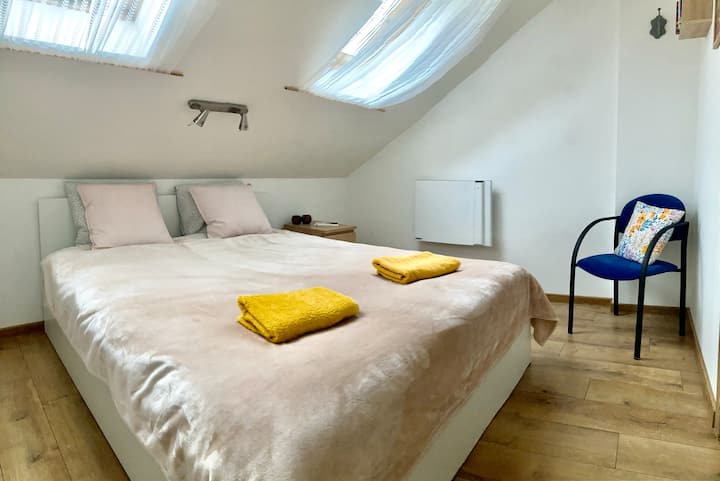 Легла тип
Кинг (160х200 см). Матрак H3/H4, инфрачервено отопление (приятно и здравословно).
