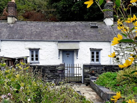 Beautiful Snowdonia cottage 2 mins from Zip World