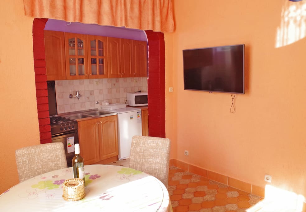 kitchen - lcd sat tv
