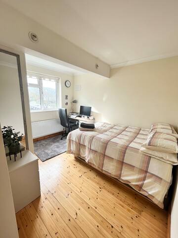 Large House, 4 bedrooms in Dublin gallery image 5