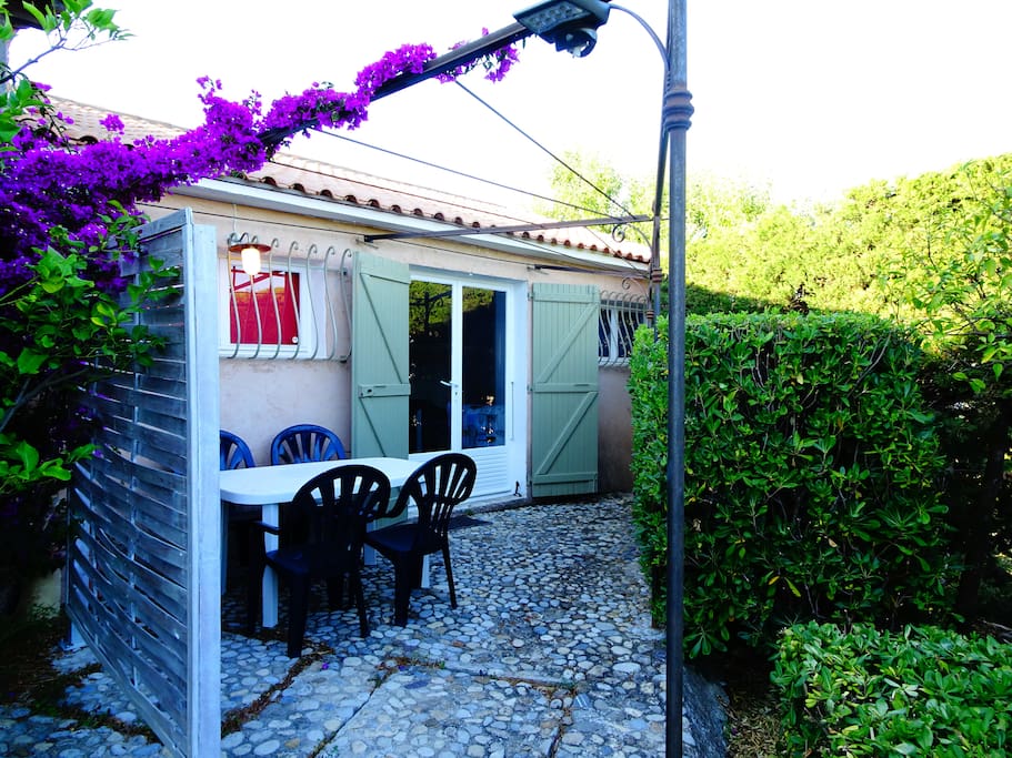 Entrée et terrasse