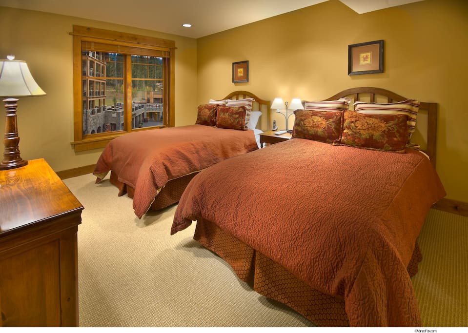 Example of bedroom with 2 beds