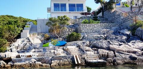 Seafront Villa!