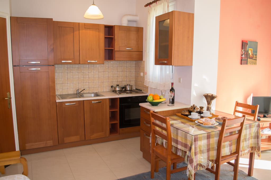 The fully equipped kitchen