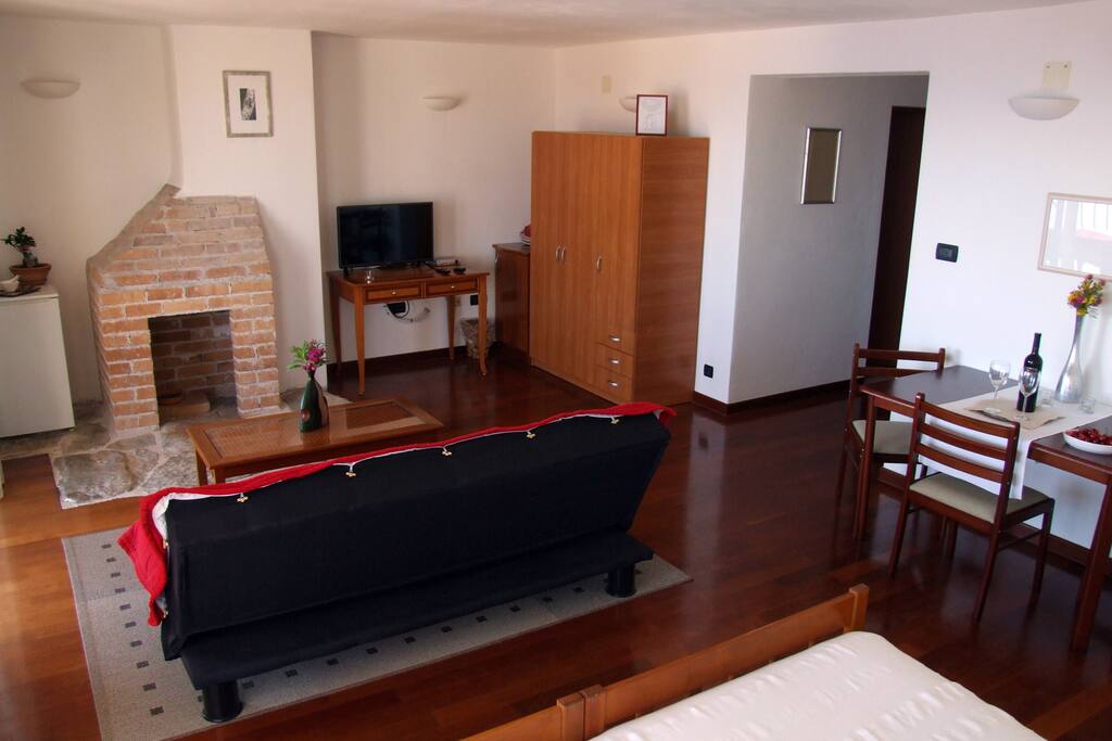 Fox Apartments Room 3