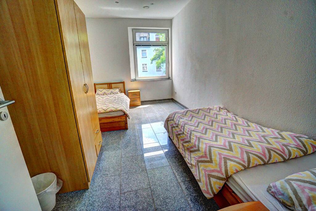 Bedroom 2/ Schlafzimmer 2