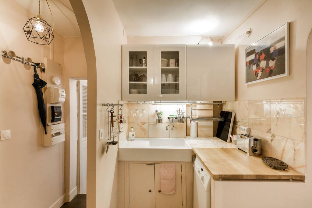 The little kitchen (fridge and micro wave on the other side)