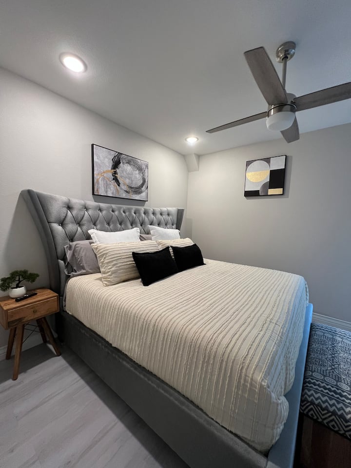 krevat dopio "king" në katin e sipërm