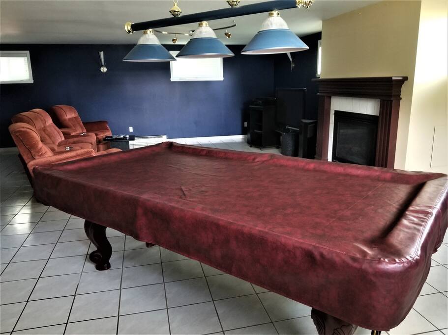 Table de billard et foyer