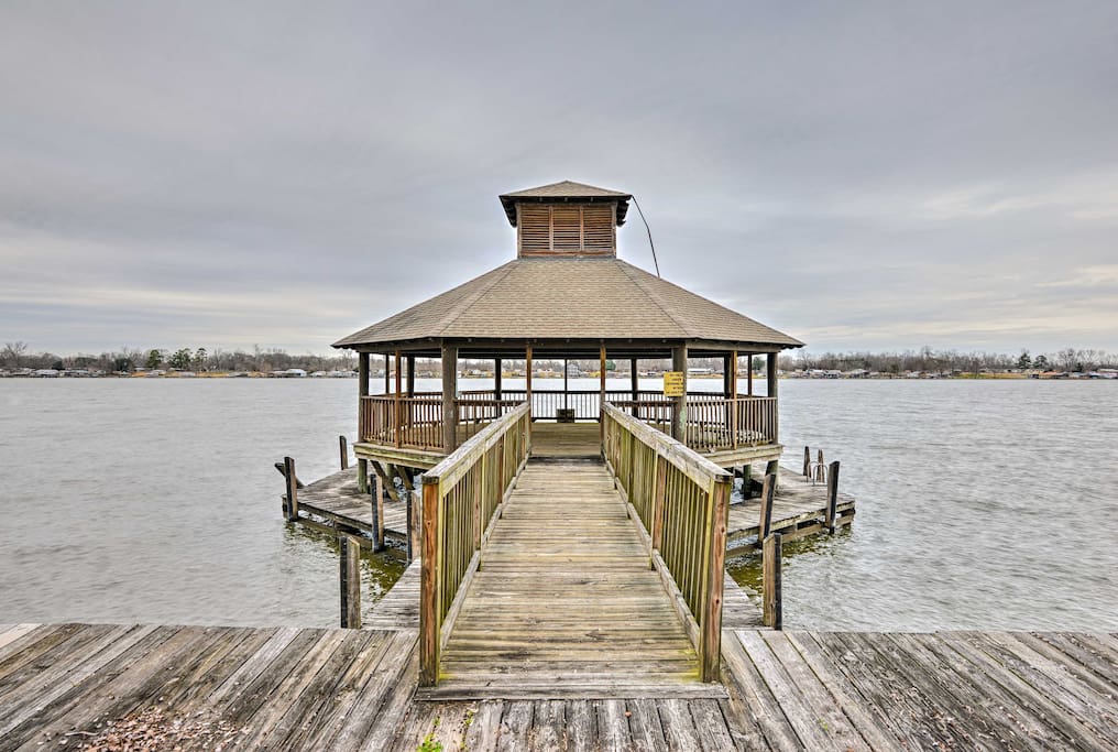 You'll have access to this shared pier and dock with provided boat parking.