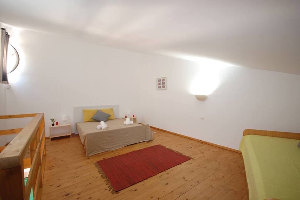 Quarto com cama de casal
