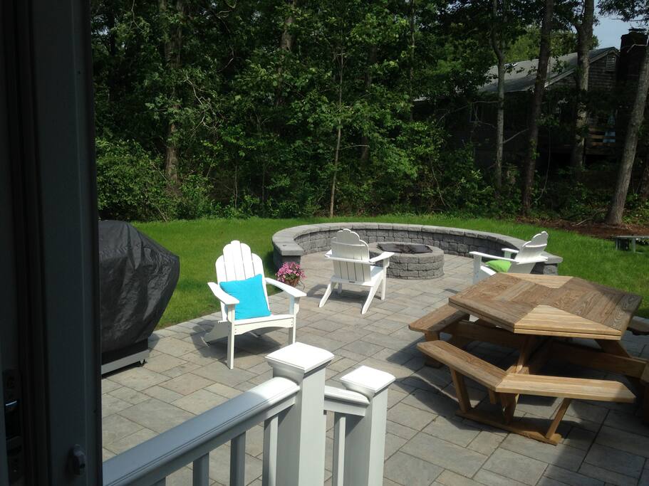 The patio with the fire-pit is lovely in the daytime...