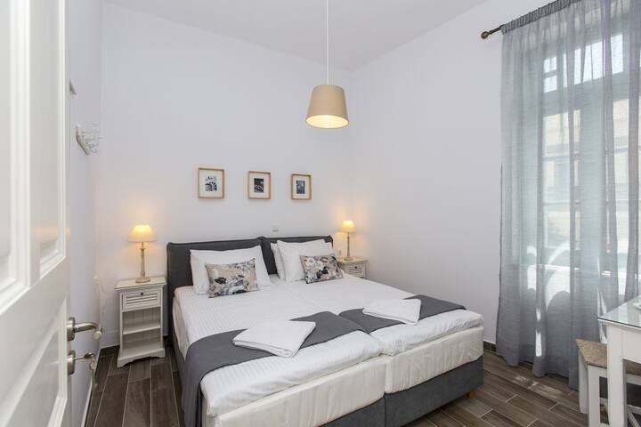 Two Apartments with Sea and Castle view 5-8 people gallery image 4