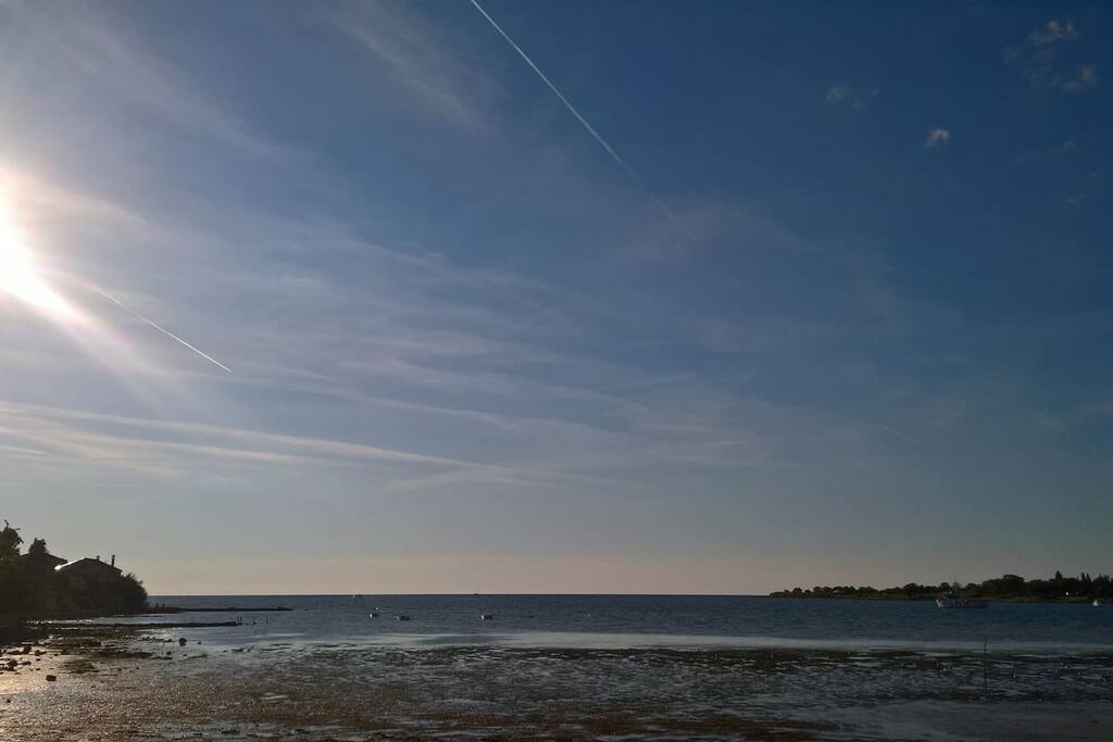 Enjoy the beautiful Istrian seaside. Karigador Beach is only 4 minutes drive from the apartment and the beautiful Park Umag Beach only 5 minutes from the apartment.