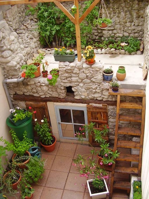 Patio pour les soirées d'été, pour un moment de calme et sérénité...