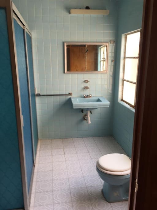 Private bathroom - Bano privado