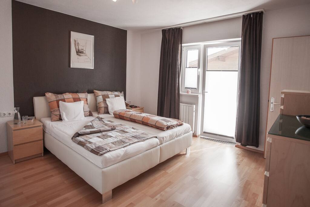 Schlafzimmer mit eigenem Balkon bed room with private balcony