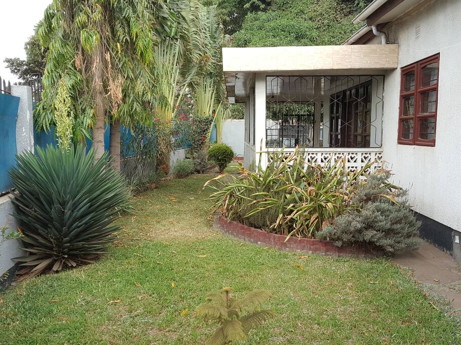 Small quiet garden, great for outdoor rest (chairs and table can be provided)