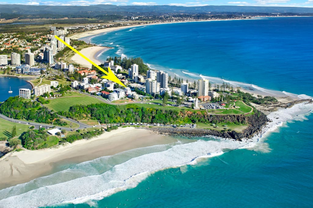 On top of dbar famous surf break and view all the wAy from snapper rocks too tweed river and mountains. Unbelievable sunsets