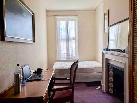 Nice Room close to Centre London