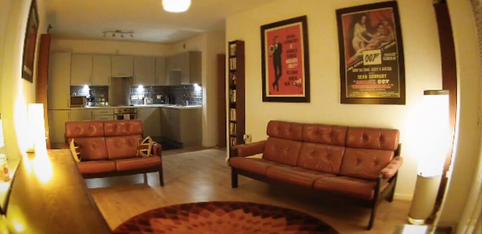 West Didsbury Apartment + free off road parking. gallery image 3