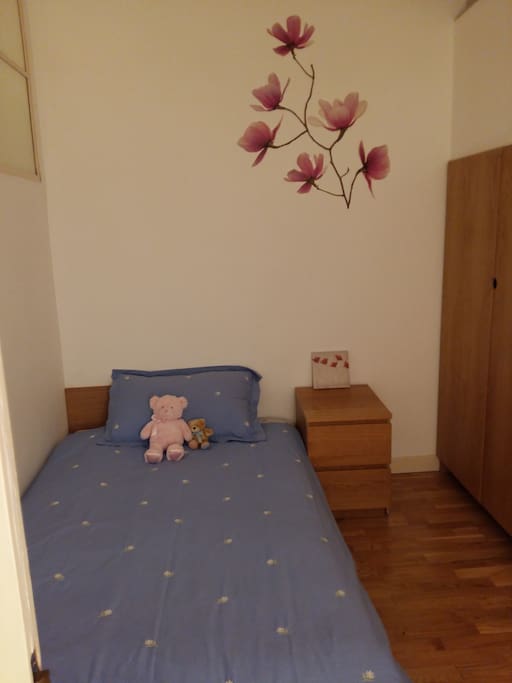 Bedroom 2 (Single bed)