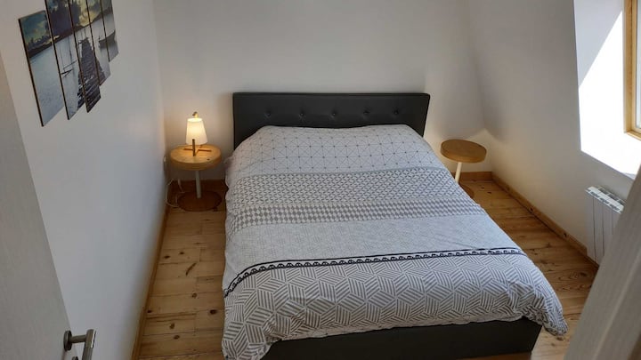 2eme étage : Chambre parentale avec lit 160x200 vue au sud sur les jardins