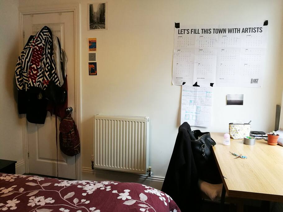 Bedroom w/ desk