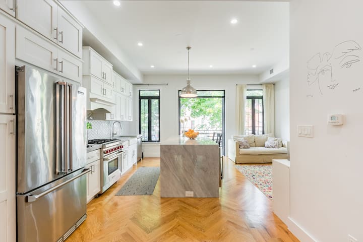 20 min to Soho – Brooklyn townhouse