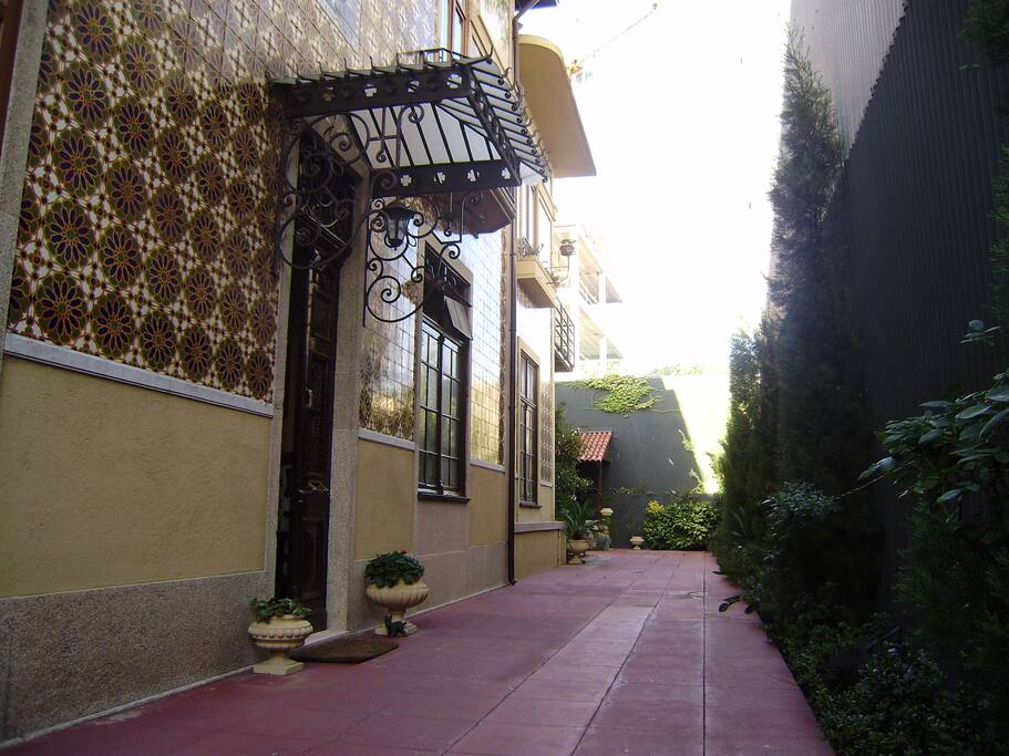 Entrada com cobertura Arte Nova