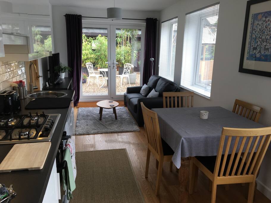 Open plan kitchen/living