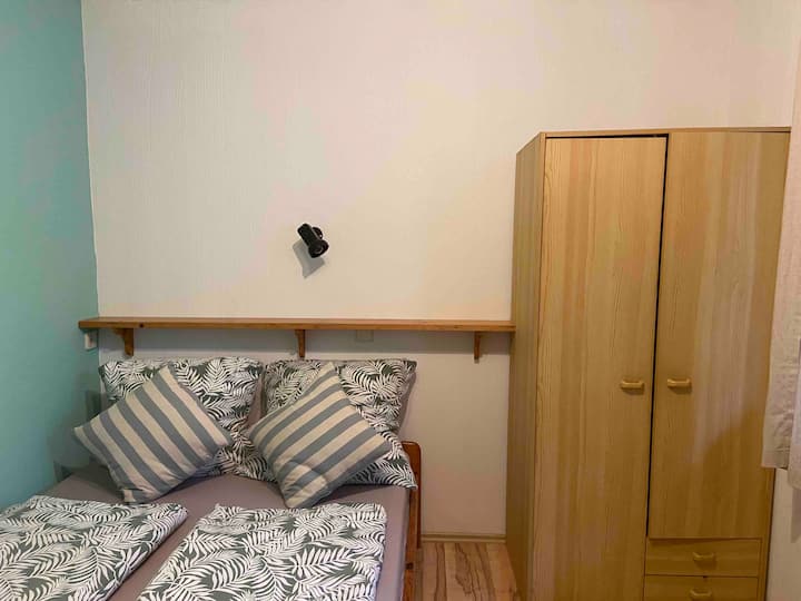 Room 2: cozy bright room with 1.40 m bed and large closet, newly renovated; bathroom in the hallway