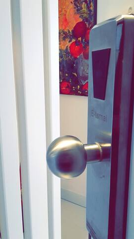 City center elegant loft gallery image 3