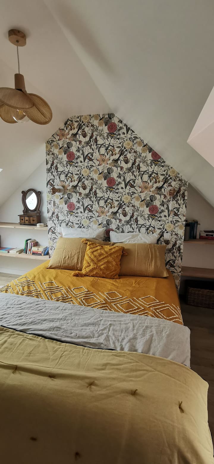 Sovrum, golv, 160 cm säng.