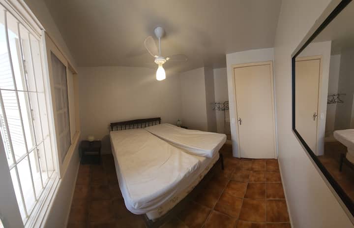 غرفة متوسطة