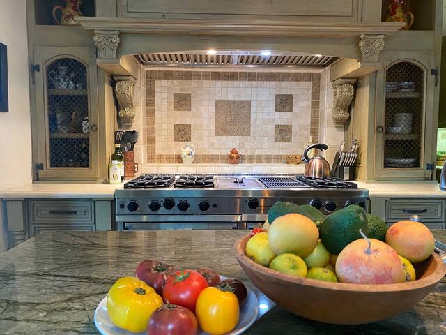 STUNNING VIEWS FROM THE HEART OF MALIBU gallery image 5