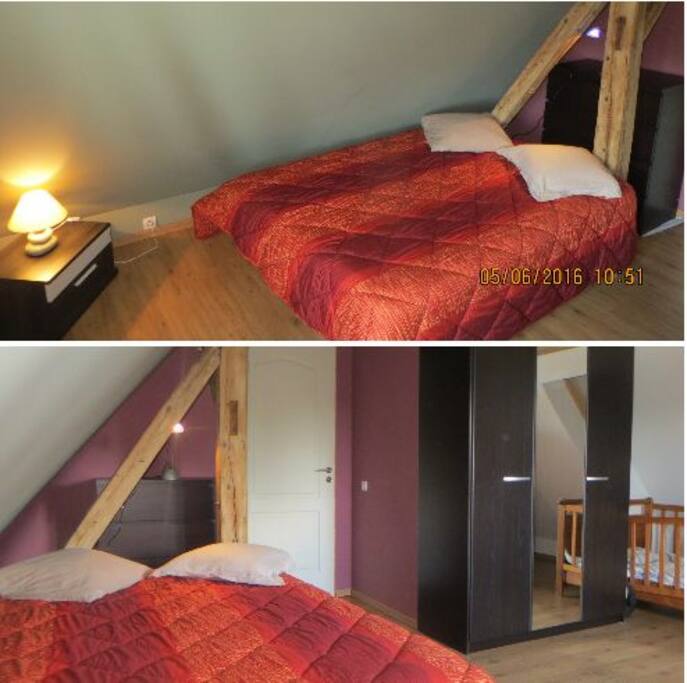 Chambre principale avec lit bebe