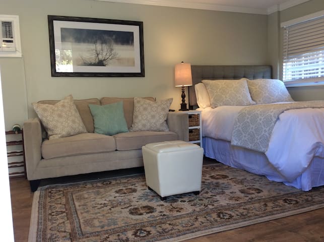 Cozy and Private Studio Apartment!