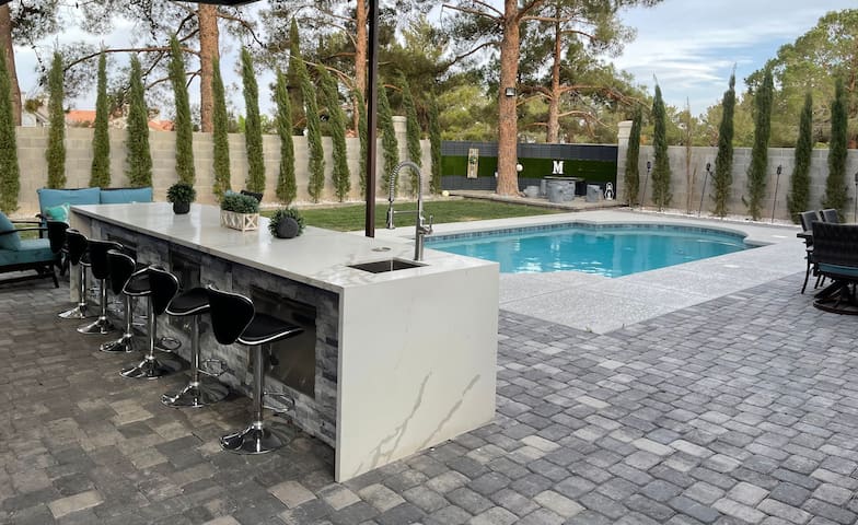 Modern Home In The Lakes