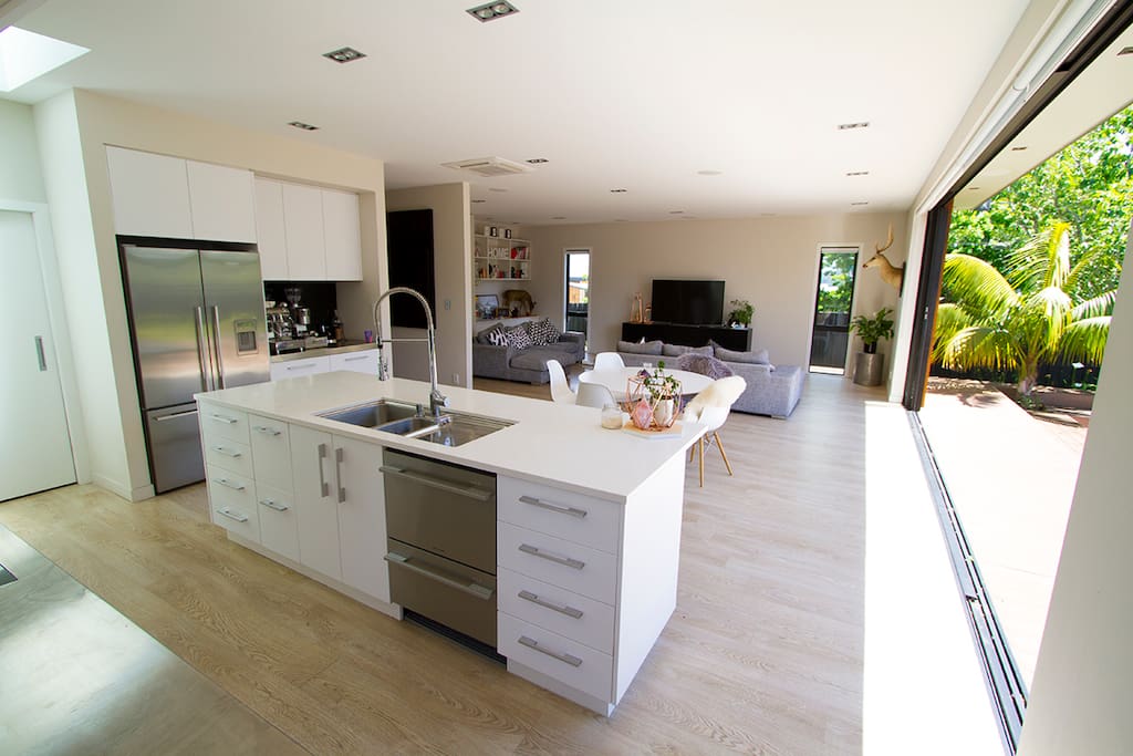 Kitchen & Living