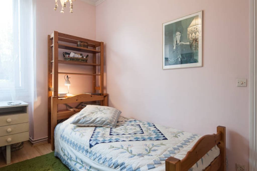 Chambre simple avec bureau