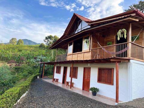Cabin in coffee farm Garden - Antioquia.
