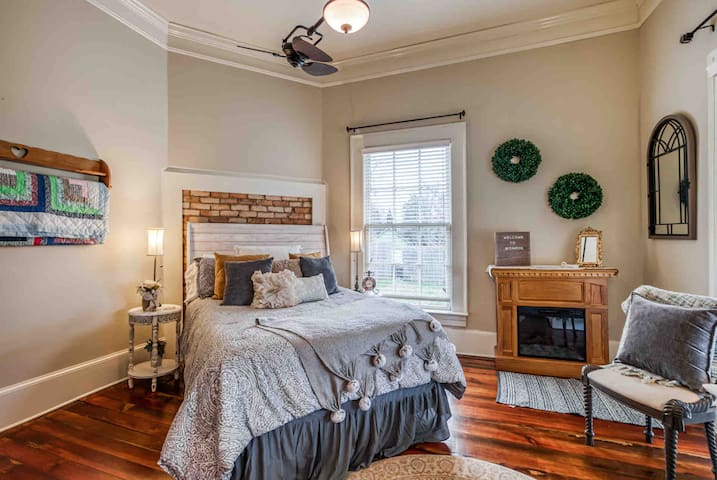 Bedroom with fireplace heater 