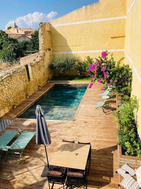 Charming "cocoon" in the center of the village.