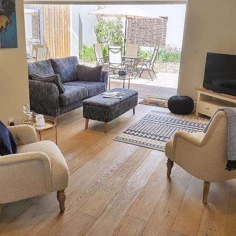 Cosy Cotswold Cottage near Bath, Sleeps 4+Parking!