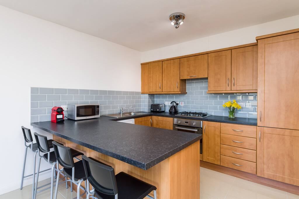 Breakfast Bar to Kitchen